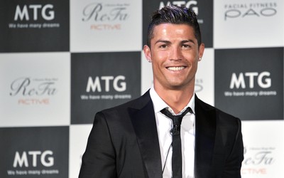 英皇体育热评-B席和女友度假照片曝光