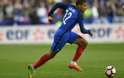 英皇体育动态-克拉马里奇巧妙扣过后卫推射远角